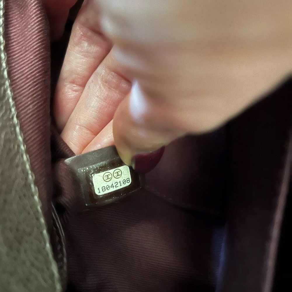 AUTHENTIC CHANEL  HANDBAG ** CAVIAR LEATHER ** VERSATILE, SPACIOUS AND BEAUTIFUL - Picture 11 of 17